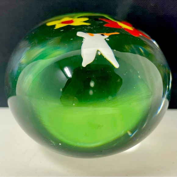 Fused glass bird glass paperweight. - Picture 6 of 8